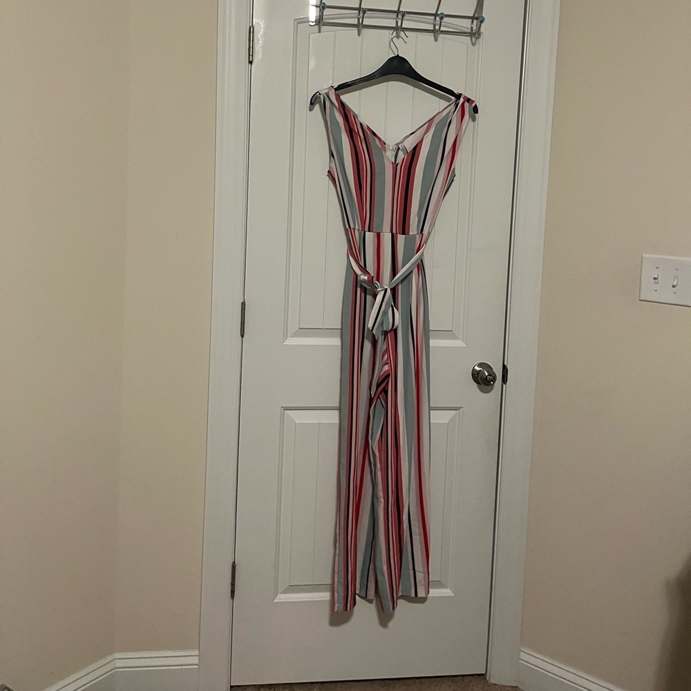 Multi-colored jumpsuit perfect for the summer!